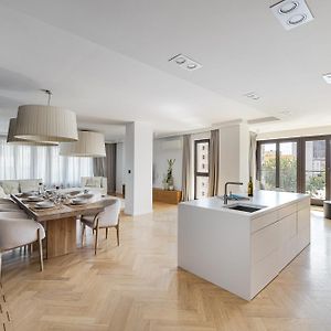 Appartement Luxe à 4 Chambres à Coucher