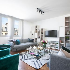 Magnificient 2 Bedrooms With Terrace Next To Champs-Elysees - Pc62B