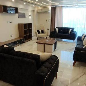 Appartement à 3 Chambres à Coucher