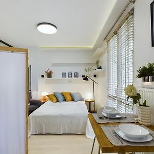 Comfortable Studio For 2 People With Bathtub And Balcony In Warsaw By Noclegi Renters
