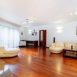 Appartement à 3 Chambres à Coucher