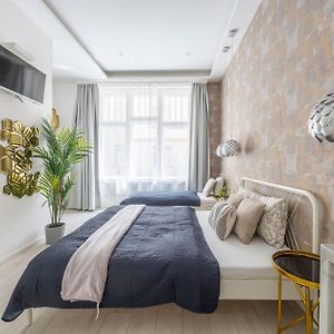Exclusive Private Residence In The Center Of Bp W 4Bedrms, 4 Bathrms
