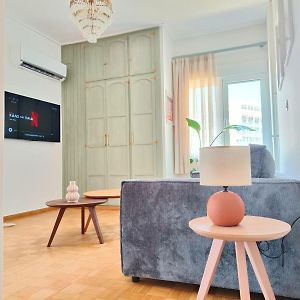 Stylish Artistic Flat With View, Three Min To Metro