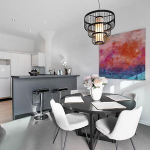 Princes Wharf 2 Bedroom Newly Renovated Luxury