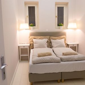 Hidden Getaway With Two Bedroom By The St Stephen'S Basilica