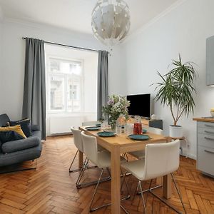Appartement à 2 Chambres à Coucher