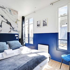 Studio Lit King-Size