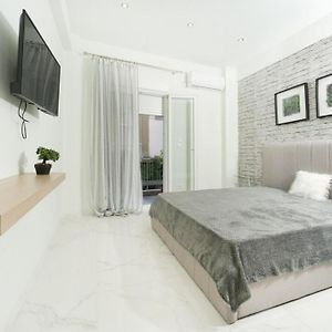 Bubbles Apartment- At002