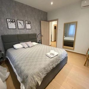 Utopia Apartment- At019