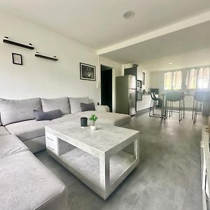 Appartement à 3 Chambres à Coucher