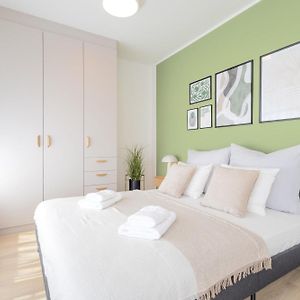 Bright 2Br - 7Th Floor, Balcony, Free Parking By Gravity Prague
