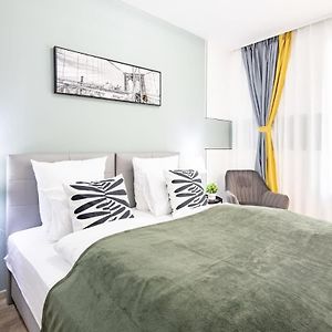 Free Parking - Balcony - Sunny - New