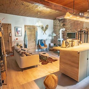 Chalet De Montagne Style Sur Le Quai Saint Laurent Et Bastille