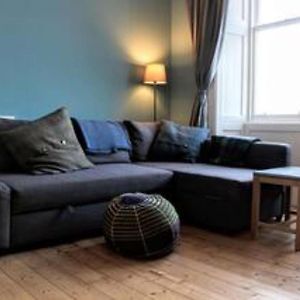 Bright Modern Arthurs Seat 2 Bedroom Apartment
