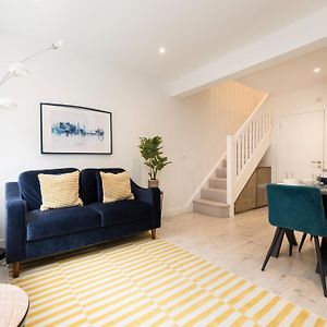Stylish Mews House Old Town 1-Br Apartment With Parking