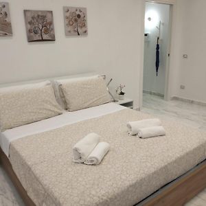 Lily Suite 10