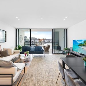 Holidays In Absolute Waterfront!