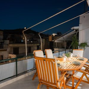 Luxury 4Bdrm Penthouse With Jacuzzi Near Acropolis