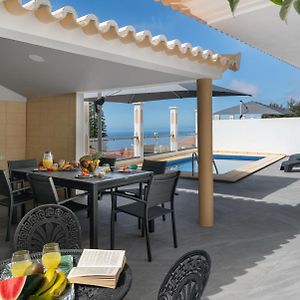 Villa à 4 Chambres à Coucher