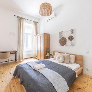 Appartement de Luxe à 4 Chambres à Coucher