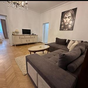 Apartament 86