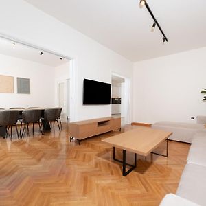 Appartement à 3 Chambres à Coucher
