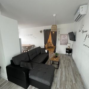 Appartement à 2 Chambres à Coucher