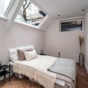 Spacious Room In The Center!