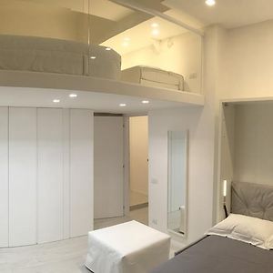 Studio Lit King-Size