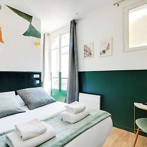 Studio Lit King-Size