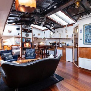 Anna Houseboat