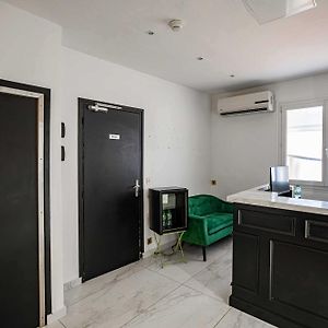 Studio Lit King-Size