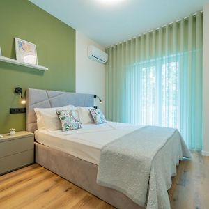 Casa Flores - 2 Bedroom, Lift, Ac, Car Parking - Extra