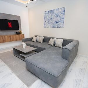 Appartement de Luxe à 2 Chambres à Coucher
