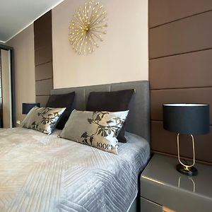 Luxus Apartment With Balcony