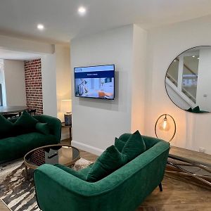 Ifsc Townhouse Apartments