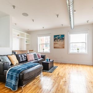 Modern 2 Bedroom Condo - Heart Of Leslieville