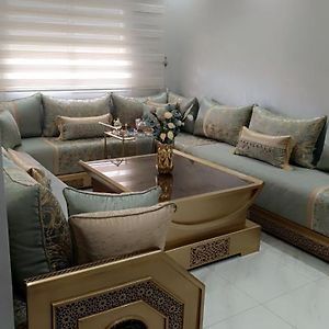 Appartement à 3 Chambres à Coucher