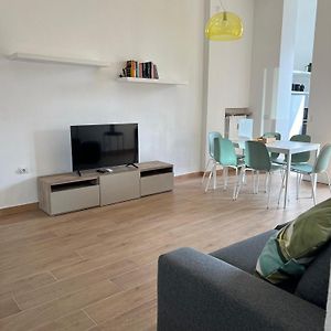 New Apartment With Balcony, Isola Bosco Verticale