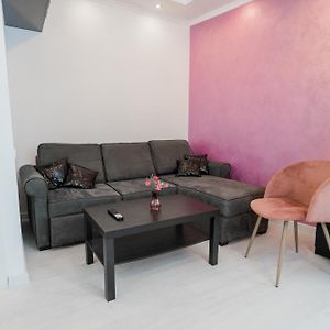 Ultra Central White & Lila Studio