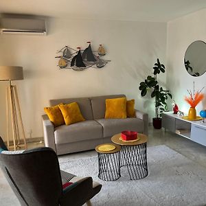 Studio Lit King-Size