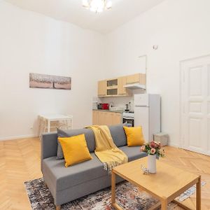 Central Cozy Apartment On The Andrassy Fashion St
