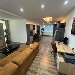 Appartement à 2 Chambres à Coucher