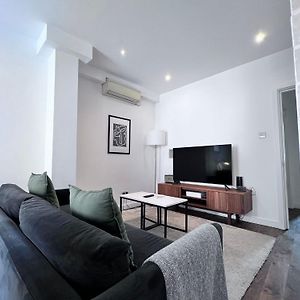 Appartement à 2 Chambres à Coucher