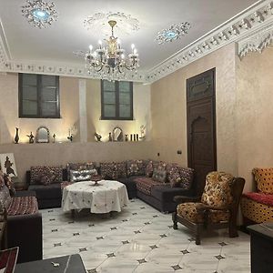 Appartement à 3 Chambres à Coucher