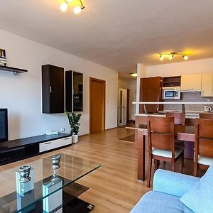Modern Flat, Balcony, Garage