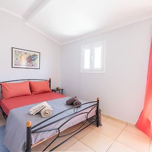 Athenian Cozy Home For 4