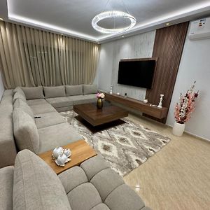 Appartement à 3 Chambres à Coucher