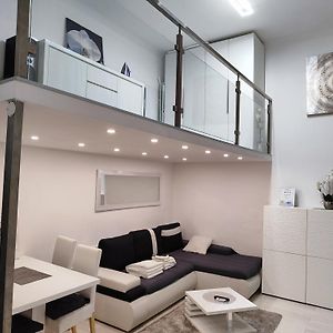 Isabella Budapest Apartment, 80M2 With Ac