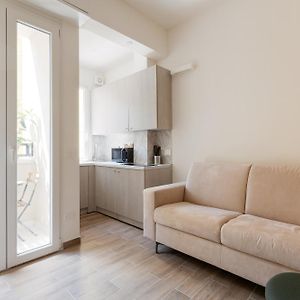 Forlanini M4 Modern Studio With Balcony